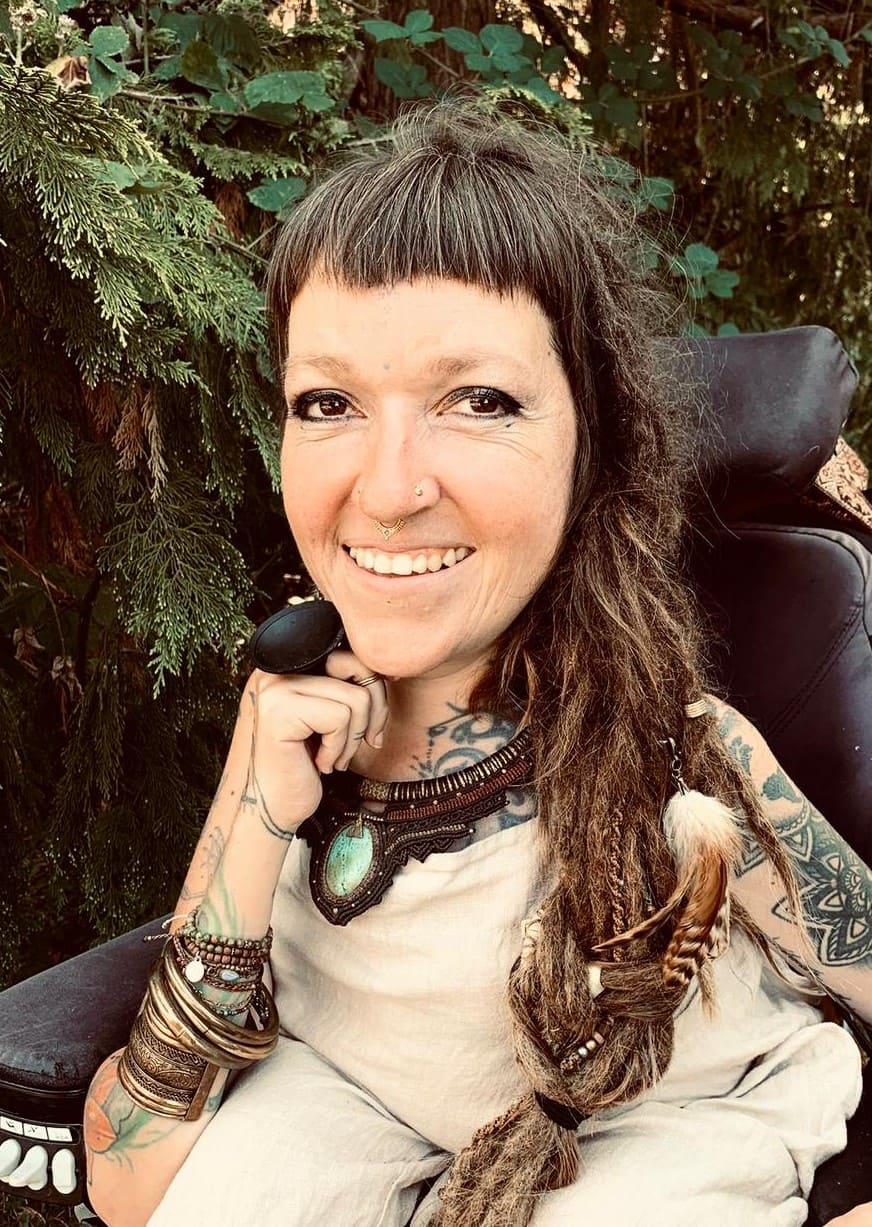 you-are-never-alone-nadja-schmid